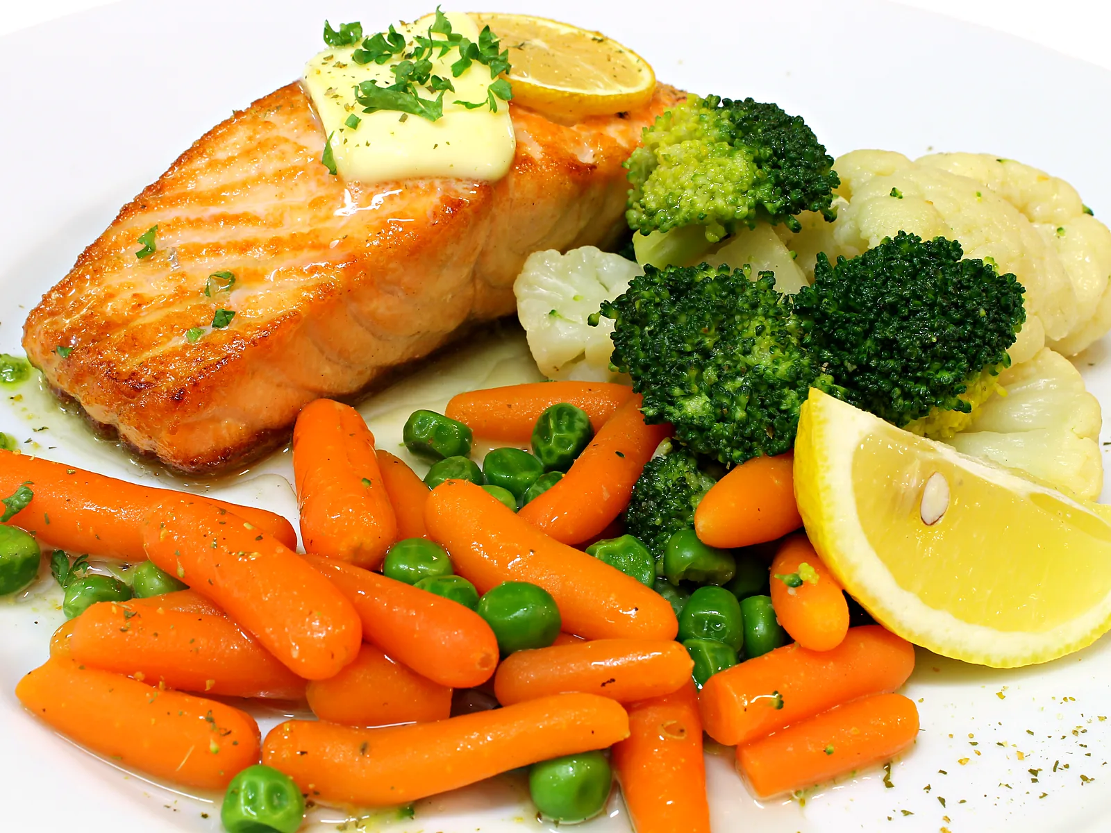 Salmon steak with English-style vegetables